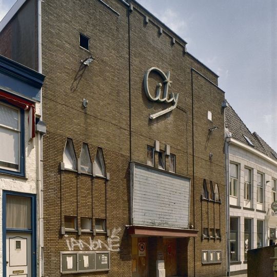 Theater, Kampen