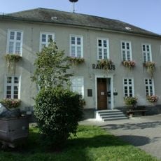 Rathaus und ehem. Volksschule