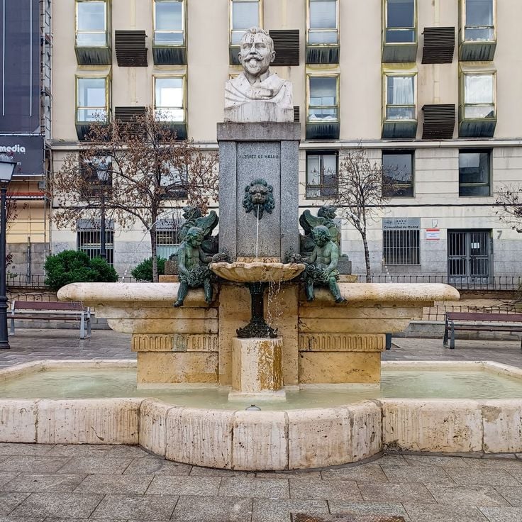 Vázquez de Mella Fountain