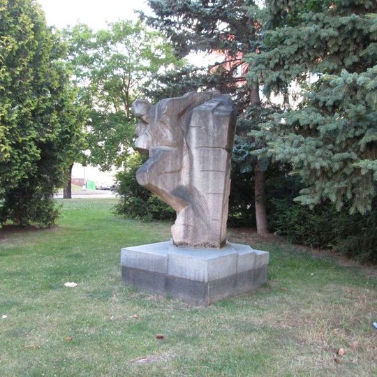 Plastika v Rokycanech na Nerudově náměstí