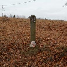 Plastika na křížové cestě západně od Pramenů