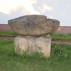 Pomník u kulturního domu v Babicích