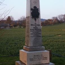 Pomník padlým 29.6.1866 z 73.pěšího pluku u hřbitova v Horním Lochově