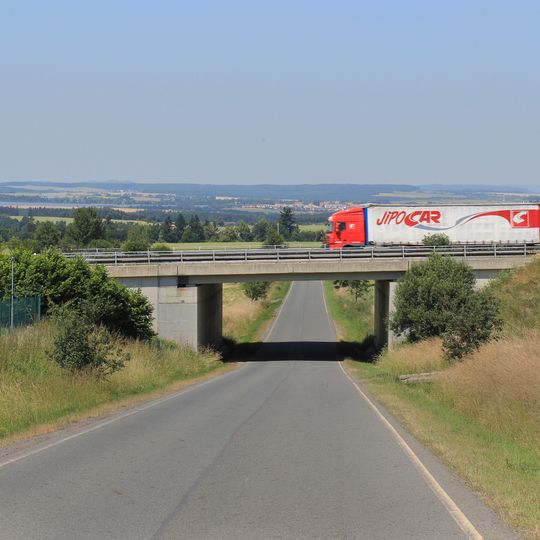 Most dálnice D5 přes silnici II/193 u Kladrub