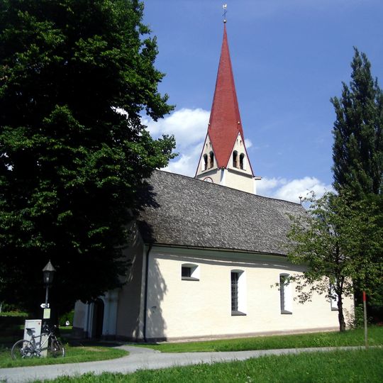 Kath. Filialkirche hl. Gertraud und ehem. Friedhofsfläche