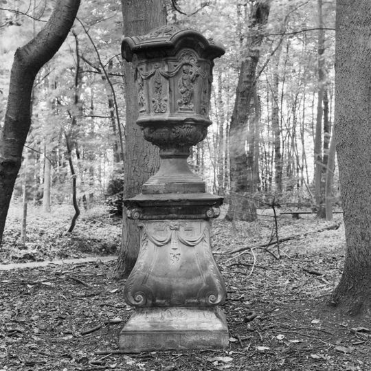 Fraeylemaborg, grote vaas bij oosteinde grote vijver