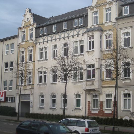 Mietshaus in halboffener Bebauung Neefestraße 74