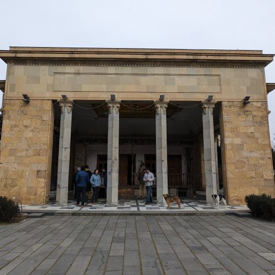 Სტალინის სახლის დამცავი პავილიონი