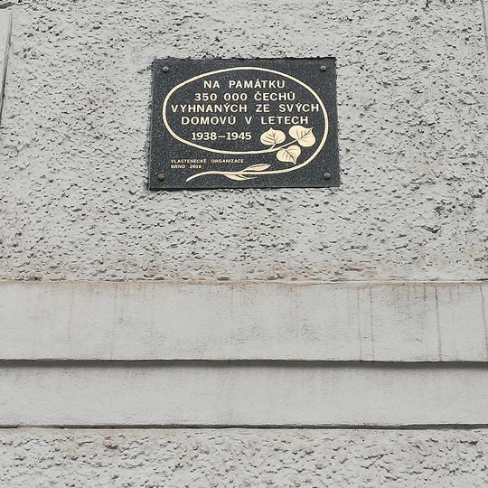 Pamětní deska Čechům vyhnaným z domovů