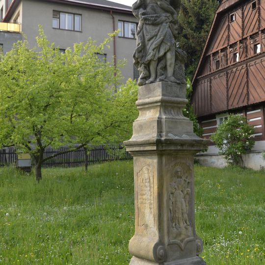 Socha svatého Jana Křtitele u muzea Běliště v Železném Brodě