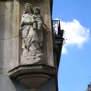 Statue of Madonna and Child, Rue de la Madone