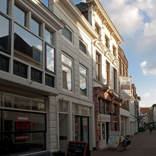 Winkel annex woonhuis in Eclectische stijl