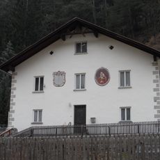 Widum Kronburg mit Hauszeichen