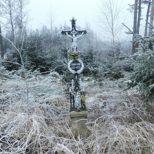 Kříž u silnice západně od Věžničky