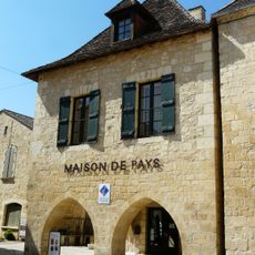 Maison à cornière, 16 place Jean-Moulin, Beaumont-du-Périgord