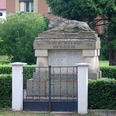 Pomník padlým v 1. světové válce na návsi ve Vetlé