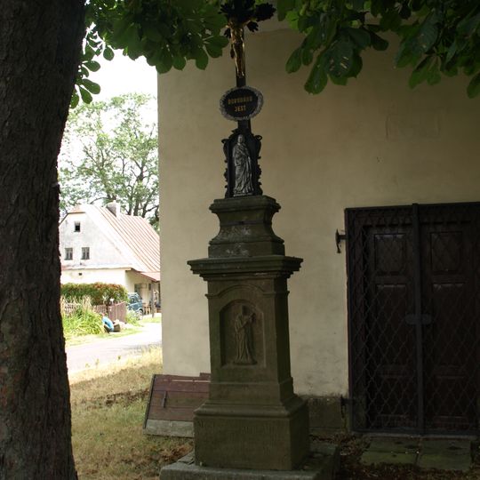 Kříž v Mezilesí u kaple Panny Marie Bolestné