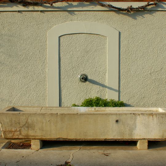 Oberbottigen old schoolhouse 1848 fountain