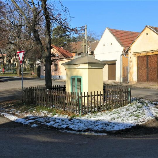 Kaplička na návsi v Pálečku