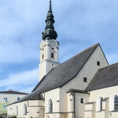 Kath. Pfarrkirche und Friedhof Obernberg am Inn