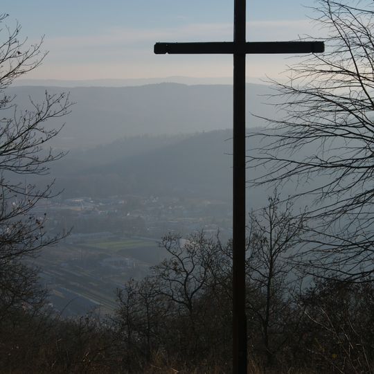 Kříž u vrcholu Květnice, okres Brno-venkov