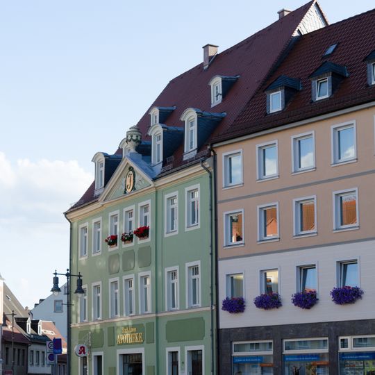 Wohnhaus mit Apotheke in nahezu geschlossener Bebauung Markt 24