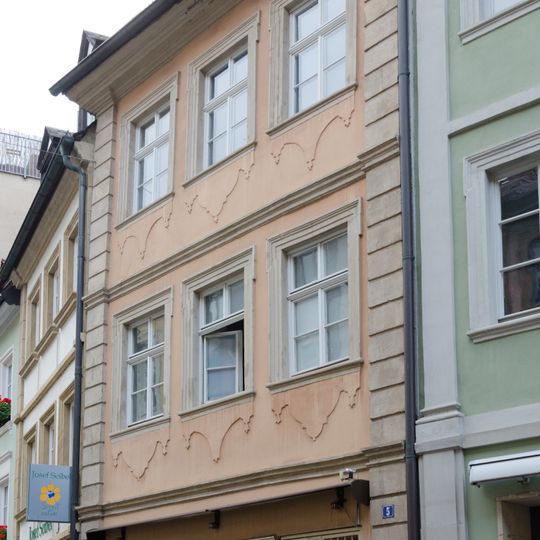 Wohn- und Geschäftshaus