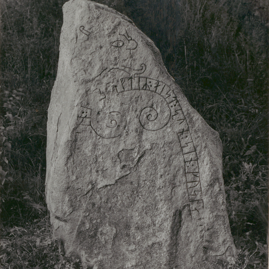 Uppland Runic Inscription 670