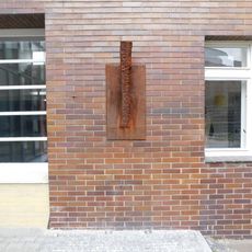 Pamětní deska Jana Palacha na budově VŠE na Žižkově