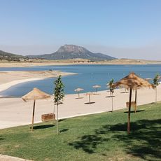 Playa hormigonada de Peloche