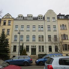 Mietshaus in geschlossener Bebauung mit Vorgarten Kochstraße 29