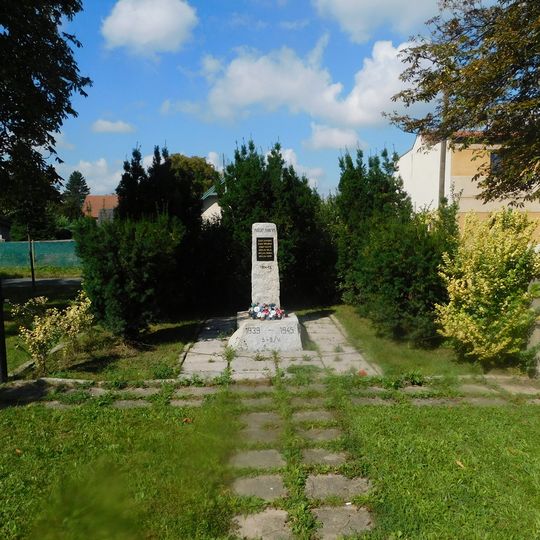 Pomník padlým v Horoušánkách