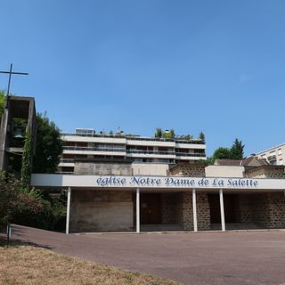 Église Notre-Dame-de-la-Salette de Suresnes