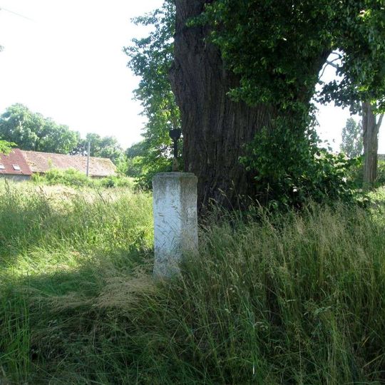 Kříž v Roudné u lípy