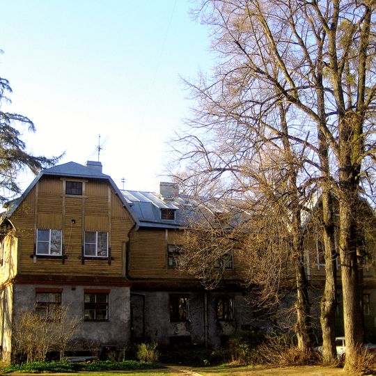 Shuvalovo railway station residential building