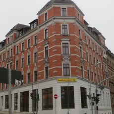 Mietshaus in geschlossener Bebauung in Ecklage Schloßteichstraße 1