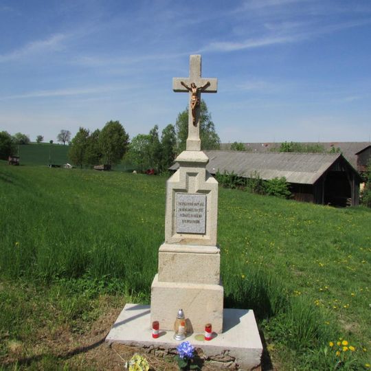 Kříž na západním okraji Proseče pod Křemešníkem u zemědělských staveb