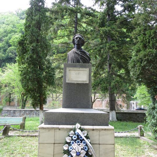 Bustul lui Mihai Eminescu din Băile Herculane