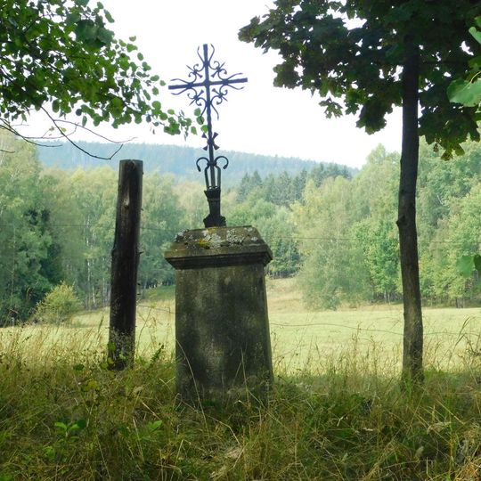 Kříž u cesty do Háje jižně od Vysoké