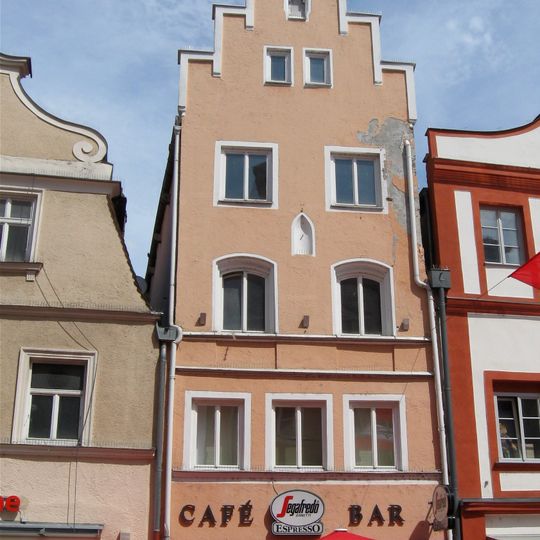 Wohn- und Geschäftshaus