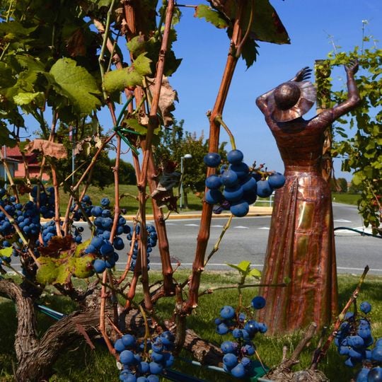 Statue della rotatoria di via Centese