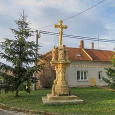 Kříž v Březcích naproti zastávce