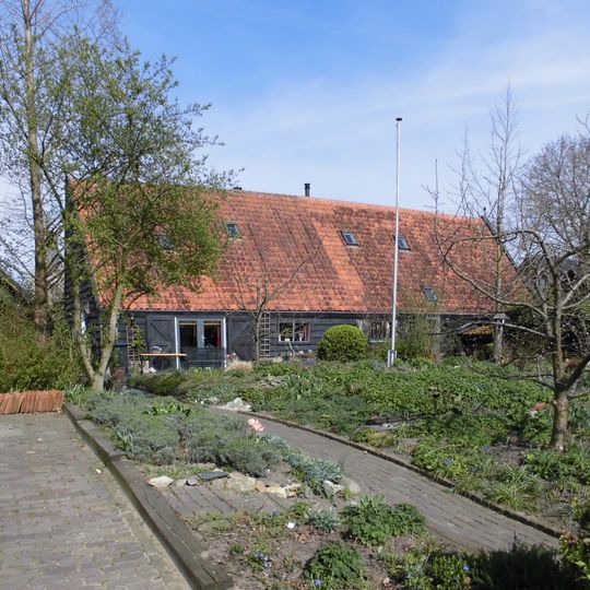 Zwart geteerde houten tabaksschuur