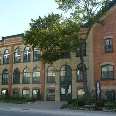 307 Queen Street South