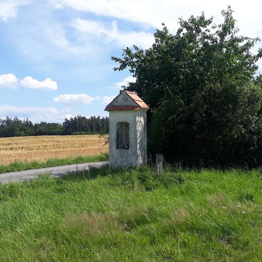 Kaplička jižně od Velechvína