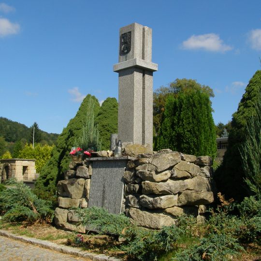 Hrob a památník československých vojáků a Rudé armády