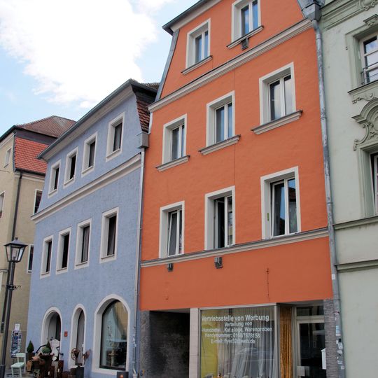 Wohn- und Geschäftshaus