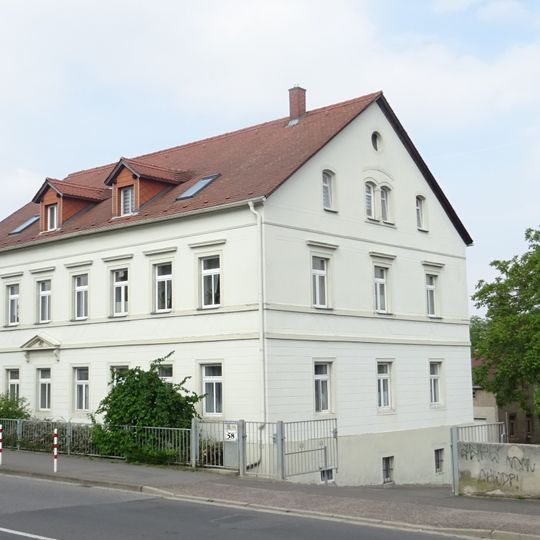 Wohnhaus in offener Bebauung Bahnhofstraße 58