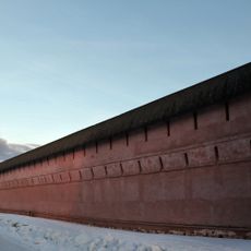 Прясло северной стены между Прямоугольной башней и Западной круглой башней (Суздаль)