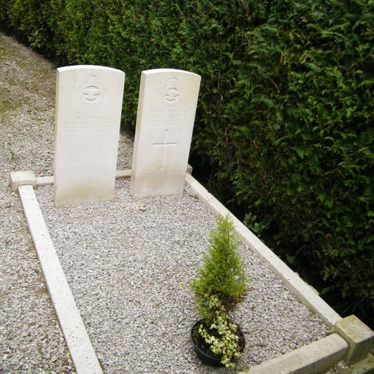 Aizecourt-le-Bas Churchyard, Commonwealth Plot